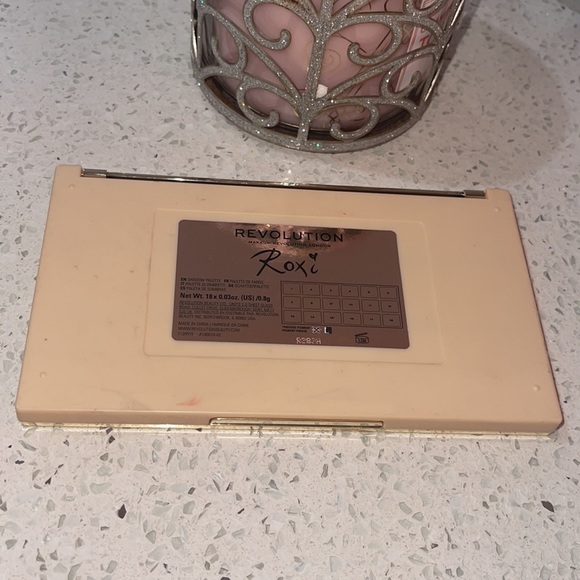 🥳SOLD🥳🛍REVOLUTION MAKEUP PALETTE🛍 - Picture 6 of 9